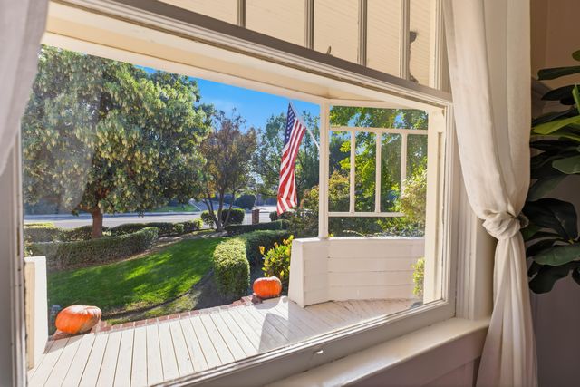 260 E Merritt Avenue, Tulare, CA 93274