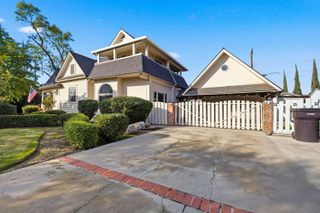 260 E Merritt Avenue, Tulare, CA 93274