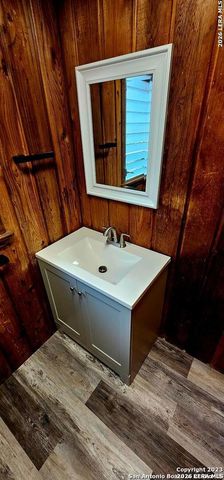 158 MOUNTAIN SPUR DR, Lakehills, TX 78063