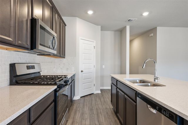 136 Short Toed Swoop, Cedar Creek, TX 78612