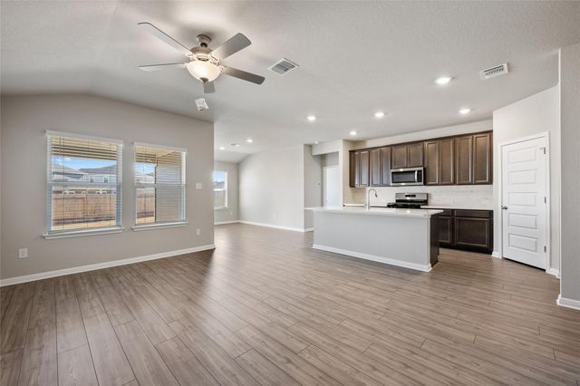136 Short Toed Swoop, Cedar Creek, TX 78612