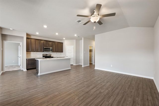 136 Short Toed Swoop, Cedar Creek, TX 78612