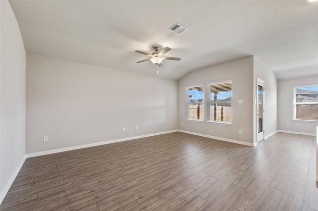136 Short Toed Swoop, Cedar Creek, TX 78612