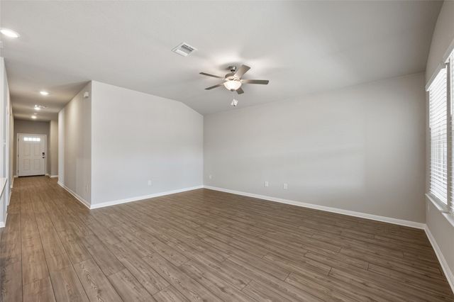 136 Short Toed Swoop, Cedar Creek, TX 78612