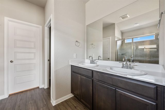 136 Short Toed Swoop, Cedar Creek, TX 78612