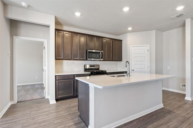 136 Short Toed Swoop, Cedar Creek, TX 78612