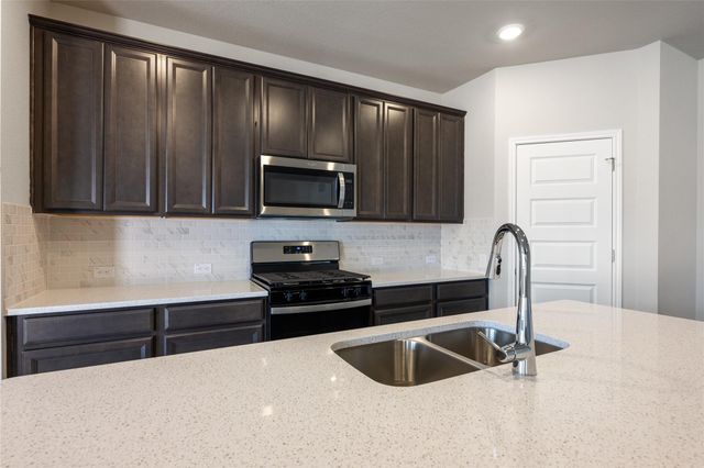 136 Short Toed Swoop, Cedar Creek, TX 78612