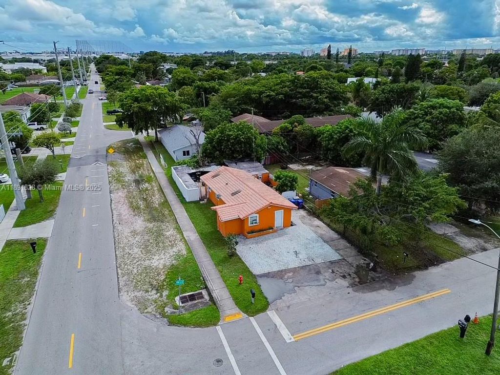 2112 NW 5th St, Pompano Beach, FL 33069