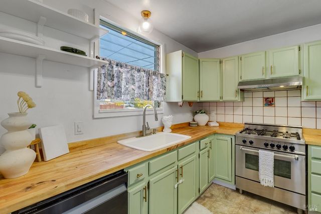 215 4th St, Rodeo, CA 94572