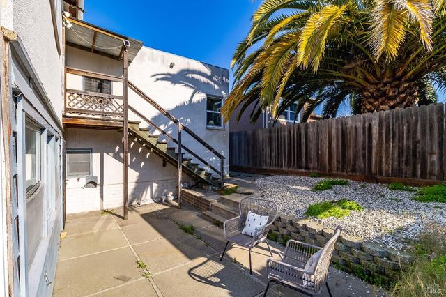 215 4th St, Rodeo, CA 94572