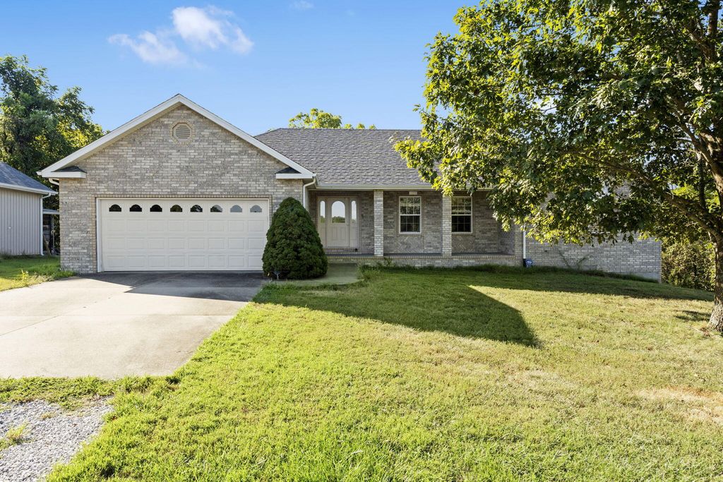 735 Garner Drive, Ozark, MO 65721