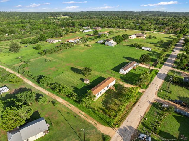 277 Plum ST, Bastrop, TX 78602