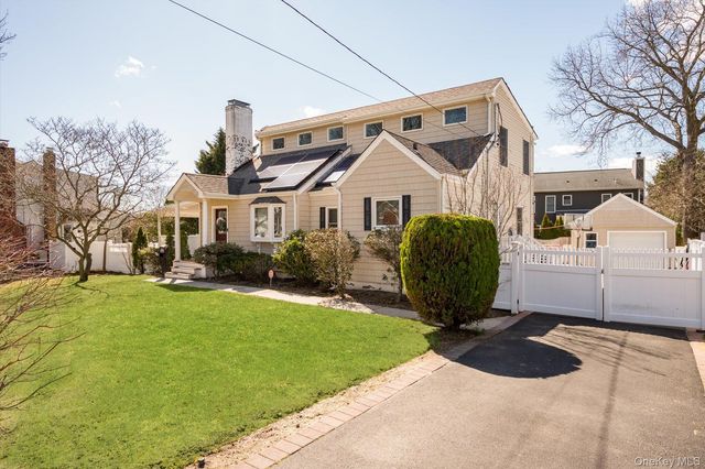 165 Little Whaleneck Road, Merrick, NY 11566