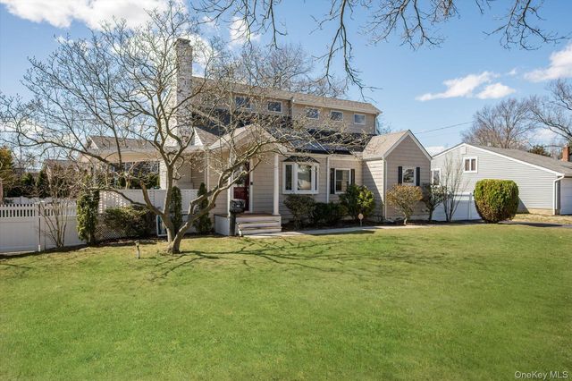 165 Little Whaleneck Road, Merrick, NY 11566