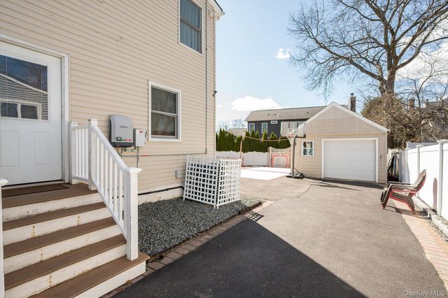 165 Little Whaleneck Road, Merrick, NY 11566