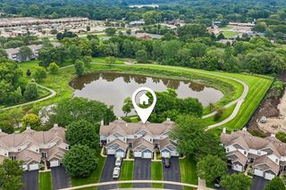 621 Woodhaven Drive, Mundelein, IL 60060