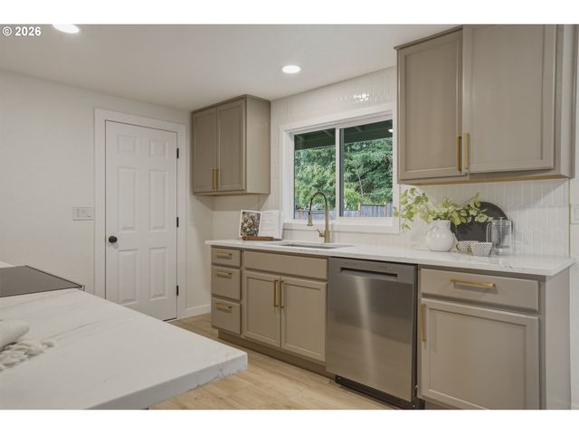 3455 POTTER St, Eugene, OR 97405