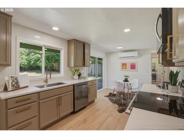 3455 POTTER St, Eugene, OR 97405