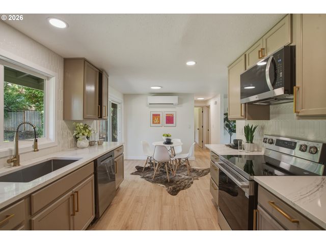 3455 POTTER St, Eugene, OR 97405