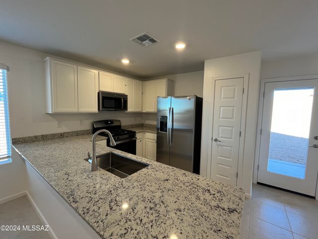 8341 S Clara Roberts Way, Vail, AZ 85641