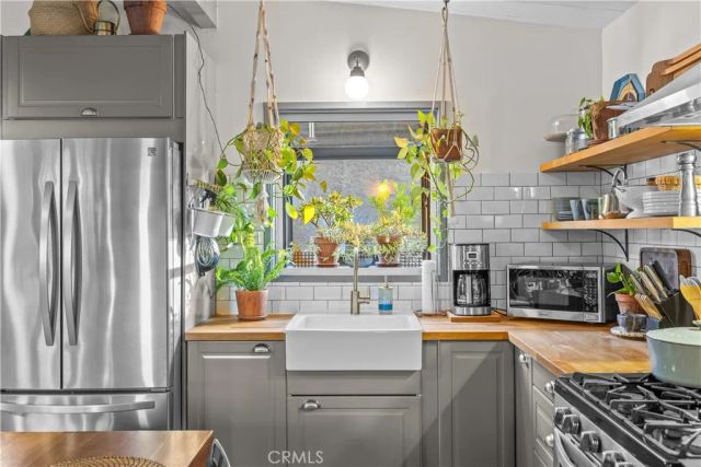 5657 Glenfinnan, Azusa, CA 91702