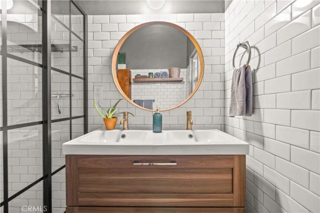 5657 Glenfinnan, Azusa, CA 91702