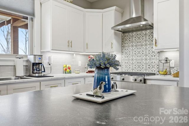 68 Curtain Bluff, Hendersonville, NC 28791