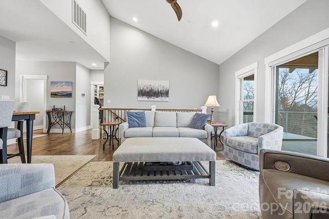 68 Curtain Bluff, Hendersonville, NC 28791