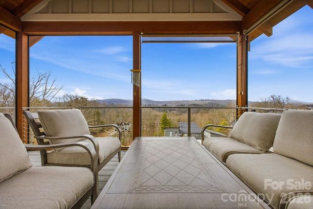 68 Curtain Bluff, Hendersonville, NC 28791