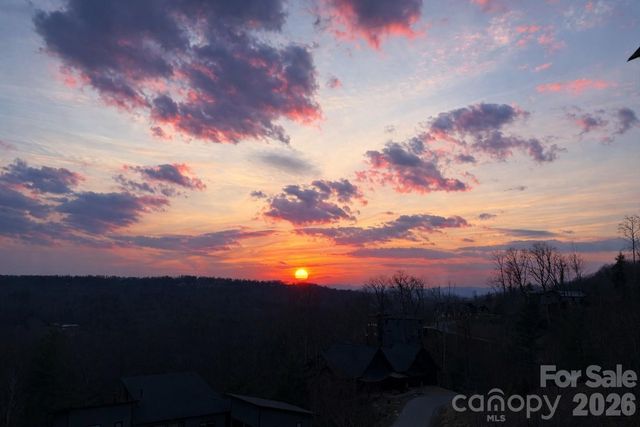 68 Curtain Bluff, Hendersonville, NC 28791