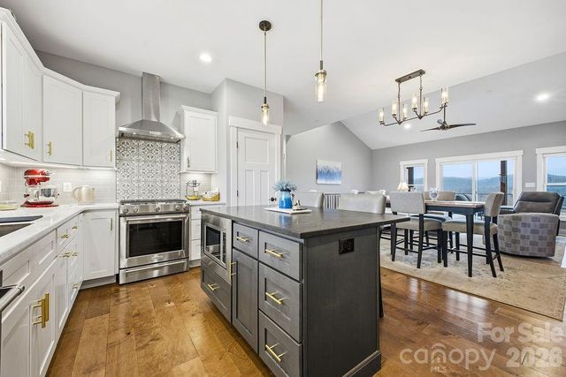 68 Curtain Bluff, Hendersonville, NC 28791