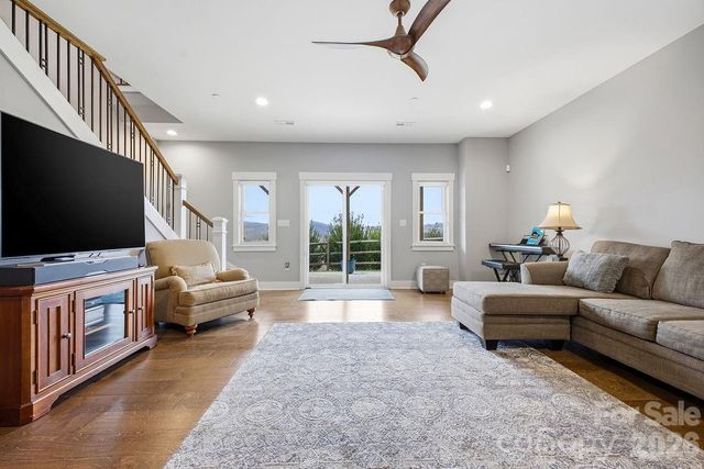 68 Curtain Bluff, Hendersonville, NC 28791