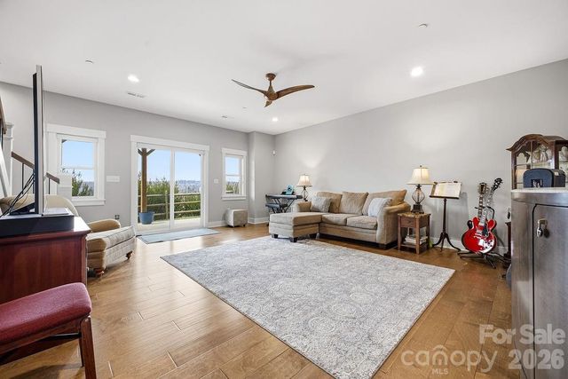 68 Curtain Bluff, Hendersonville, NC 28791