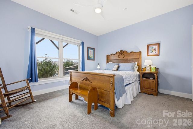 68 Curtain Bluff, Hendersonville, NC 28791