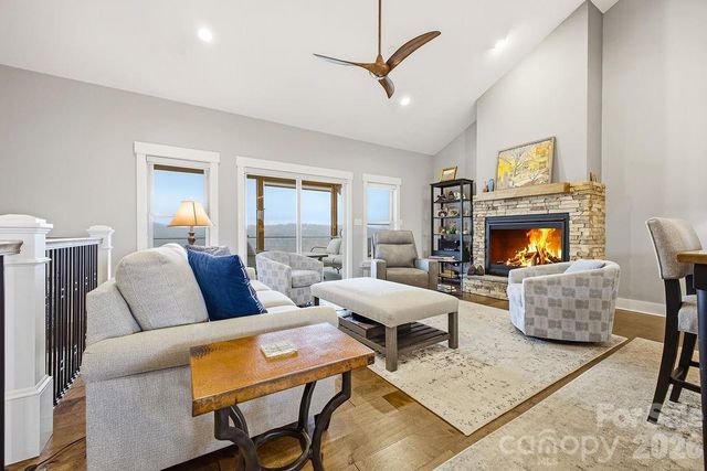 68 Curtain Bluff, Hendersonville, NC 28791