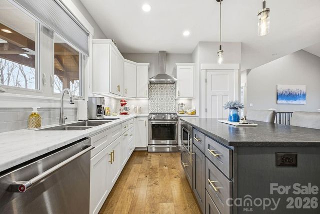 68 Curtain Bluff, Hendersonville, NC 28791