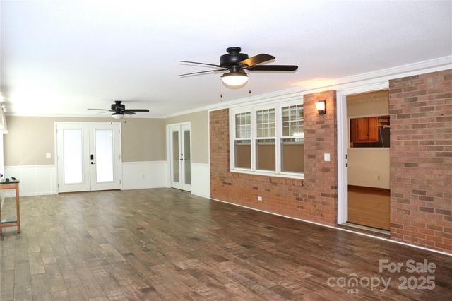 3041 Heffner Place, Hudson, NC 28638