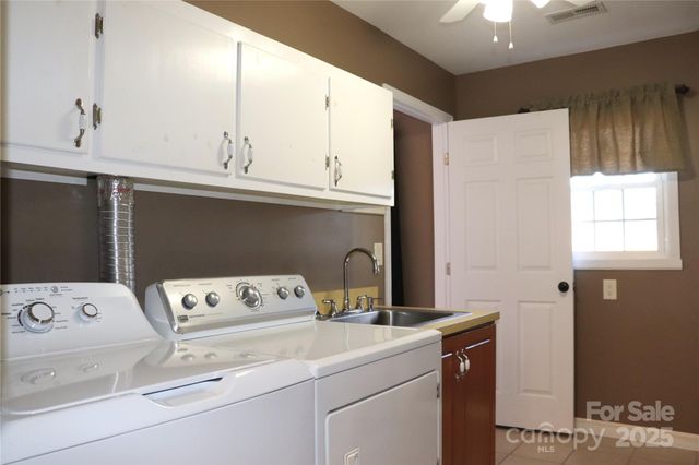 3041 Heffner Place, Hudson, NC 28638