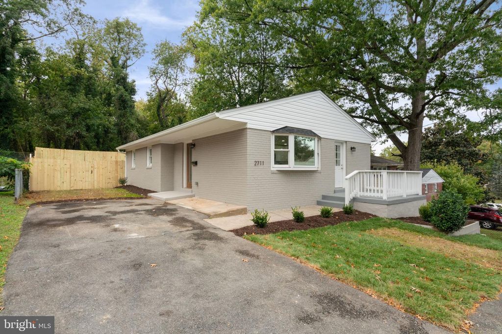 2711 GROVETON ST, Alexandria, VA 22306