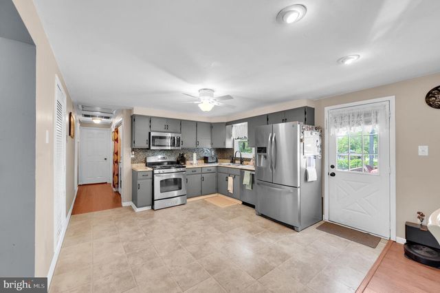 5 TILTON AVE, Toms River, NJ 08757