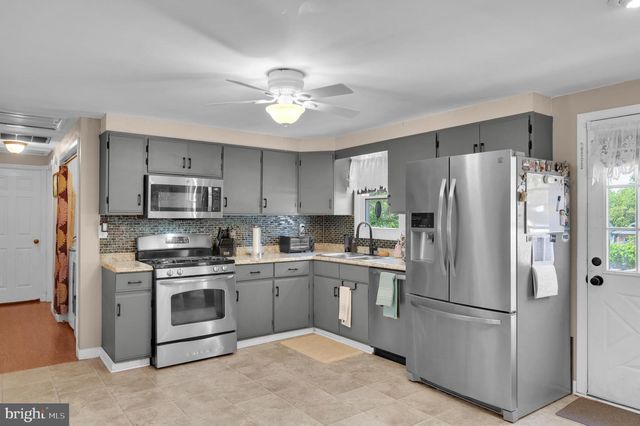 5 TILTON AVE, Toms River, NJ 08757