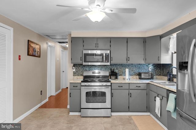 5 TILTON AVE, Toms River, NJ 08757