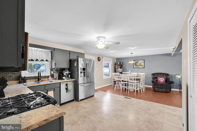 5 TILTON AVE, Toms River, NJ 08757