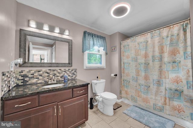 5 TILTON AVE, Toms River, NJ 08757