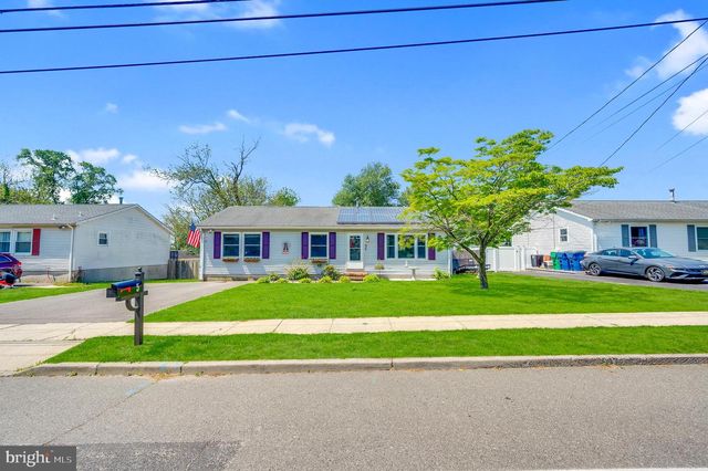5 TILTON AVE, Toms River, NJ 08757
