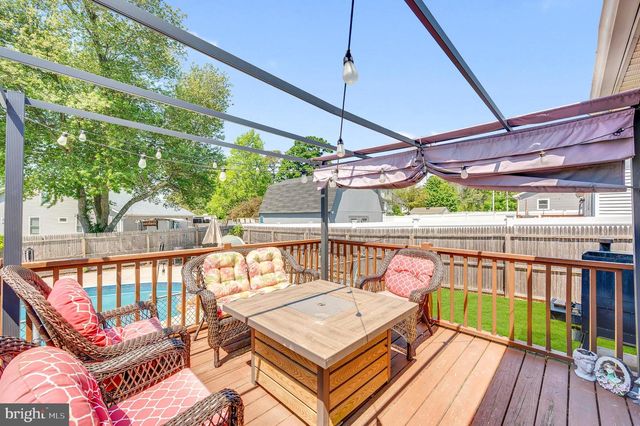 5 TILTON AVE, Toms River, NJ 08757