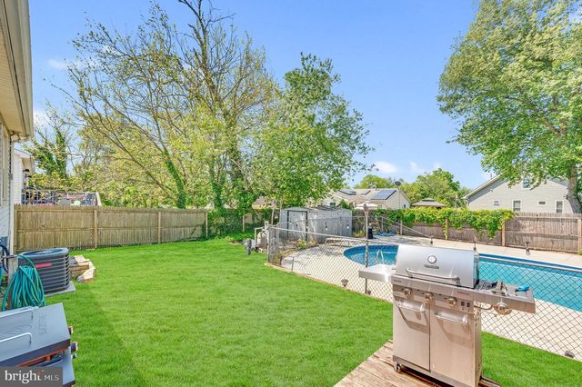 5 TILTON AVE, Toms River, NJ 08757
