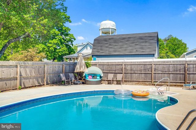 5 TILTON AVE, Toms River, NJ 08757