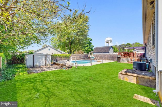 5 TILTON AVE, Toms River, NJ 08757