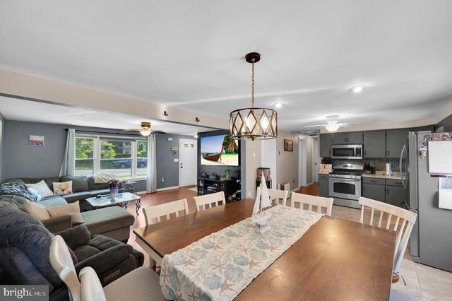 5 TILTON AVE, Toms River, NJ 08757